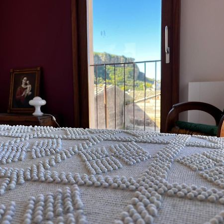 Palazzo Triolo - Dimora Di Charme Bed & Breakfast กอร์เลโอเน ภายนอก รูปภาพ