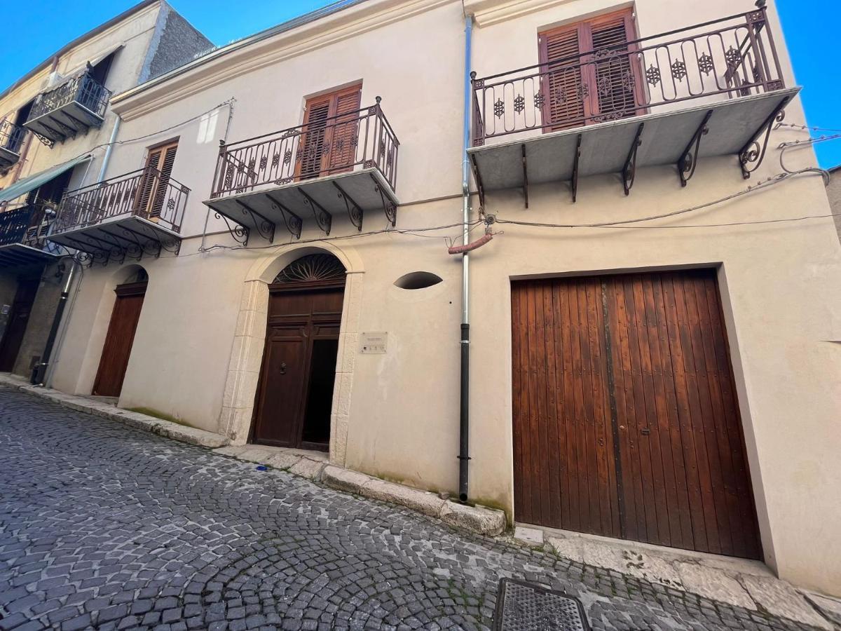 Palazzo Triolo - Dimora Di Charme Bed & Breakfast กอร์เลโอเน ภายนอก รูปภาพ